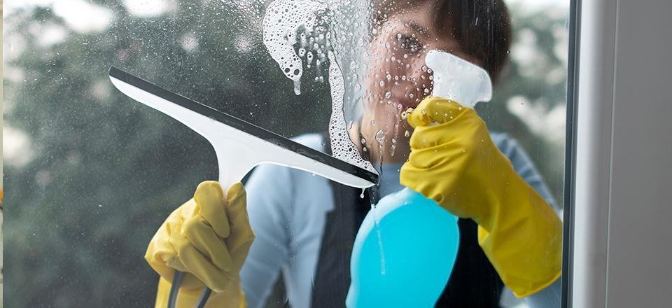 Dicas de como limpar vidros no exterior e interior