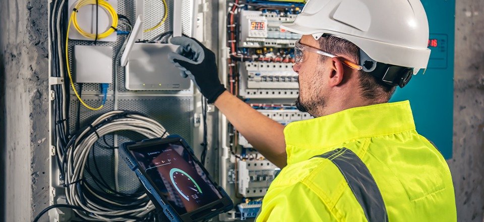 Como escolher um eletricista para a minha empresa?