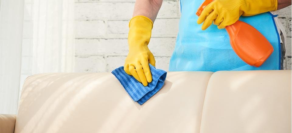 Receita caseira para limpar sofá